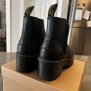 DOC MARTENS ROMETTY WYOMING LEATHER PLATFORM CHELSEA BOOTS SIZE 9